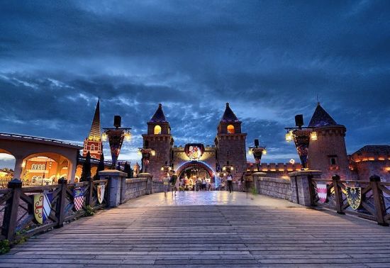 不平凡夏夜之发现王国夜场