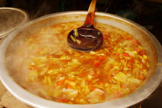 小编教你花样取暖 来陕西吃一吃肉丸糊辣汤