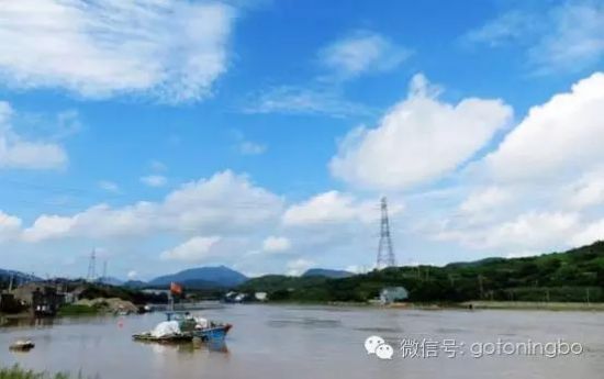 配图整个外峙岛如一个楔子嵌入白峰海岸线,与大陆之间形成一个牛轭港