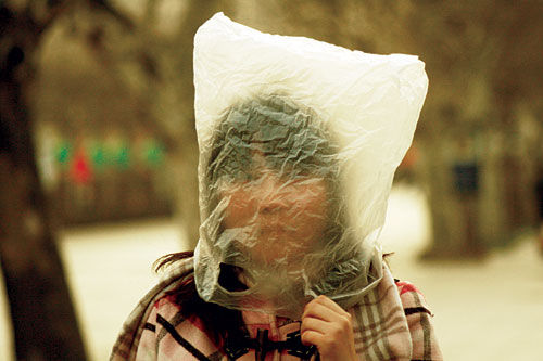 北方沙尘暴波及湖南 常德下起"黄沙雾"(图)