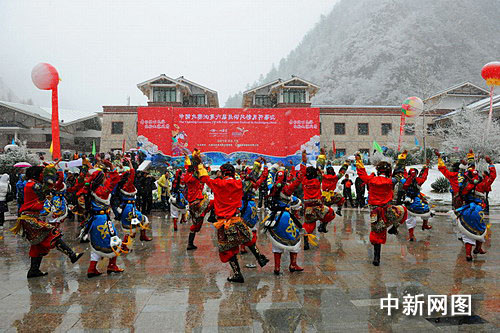 九寨沟举办第六届民俗风情月活动(组图)