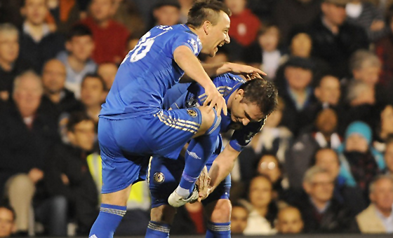 兰帕德为特里擦鞋庆祝