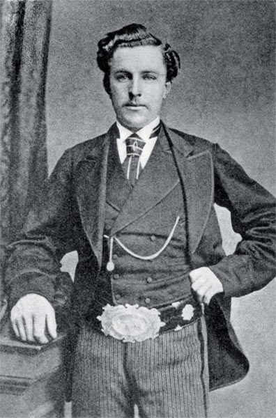 小汤姆-莫里斯 挑战者腰带与葡萄酒壶奖杯_综合体育