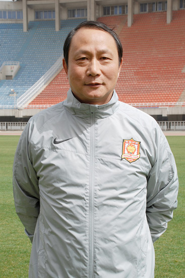 图文2010陕西中建地产队标准照守门员教练刘文斌