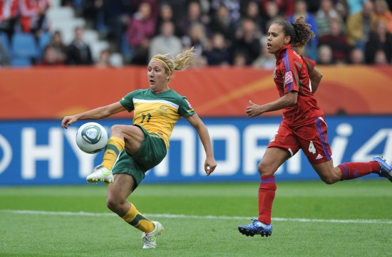 图文女足d组澳大利亚vs赤道几内亚丽萨射门