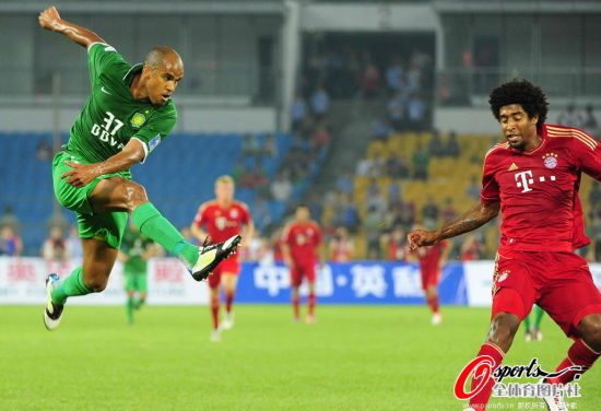 图文足球邀请赛国安06拜仁雷纳尔多重炮轰门