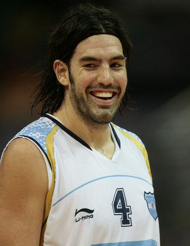 图文钻石杯阿根廷男篮vs伊朗斯科拉开心一笑