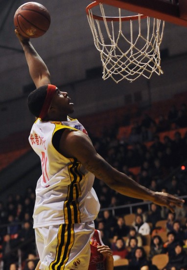 图文cba第29轮长春9182浙江罗杰斯战斧扣篮