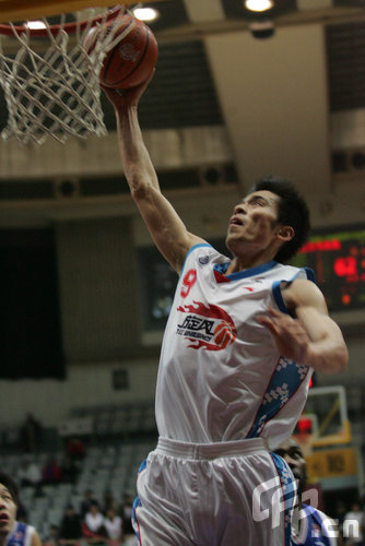 图文cba浙江101104江苏邓力单手扣篮