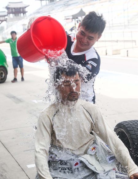 韩国冰桶挑战图片