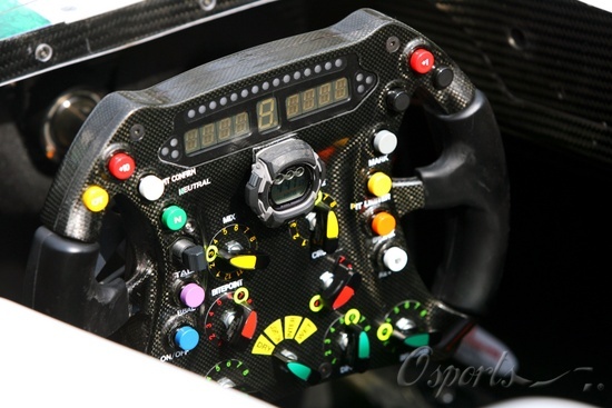 f1赛车 仪表盘上的最高时速是多少？_百度知道