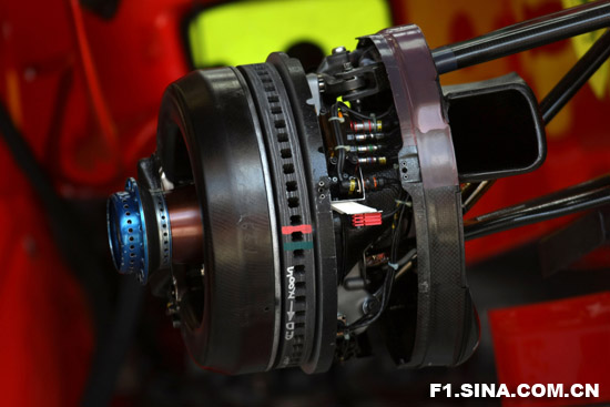 图文-F1土耳其站技术特写 法拉利F2008前悬挂_赛车-F1_NIKE新浪竞技风暴_新浪网