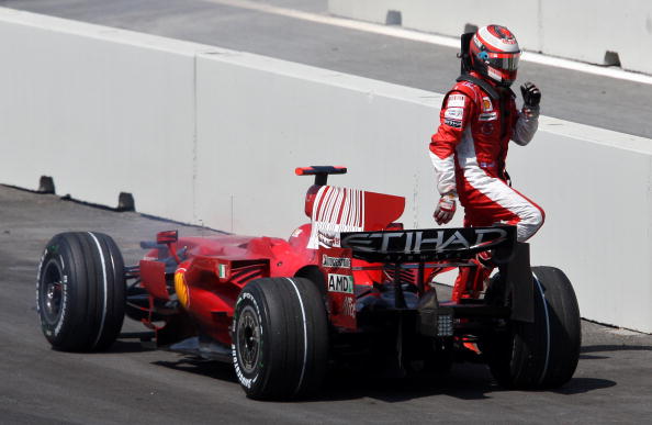 图文-f1欧洲站正赛 莱科宁下车抬腿就走_赛车-f1_nike新浪竞技风暴