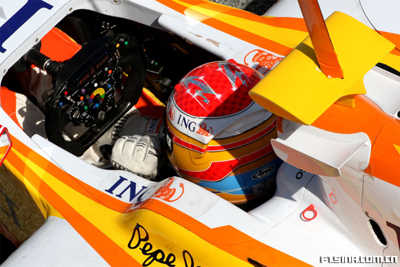 图文-f1赫雷兹试车次日 俯瞰阿隆索的驾驶舱_赛车-f1_nike新浪竞技