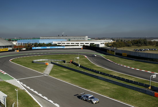 图文dtm意大利阿德里亚站赛道位置很空旷