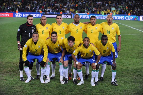 图文联合会杯巴西vs南非巴西队首发球员合影