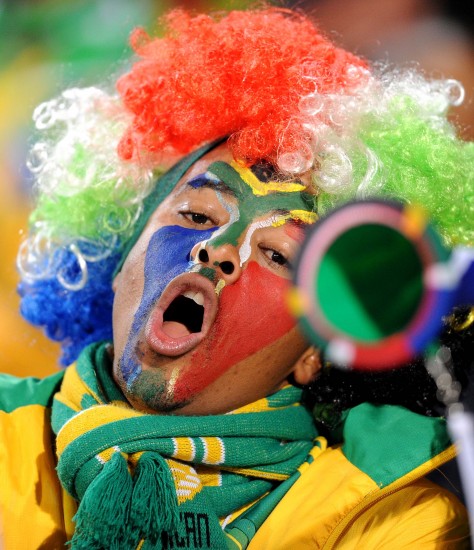 图文南非vs乌拉圭赛前球迷酷图大声呐喊着什么