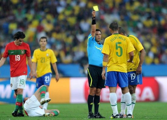 图文-[小组赛]葡萄牙vs巴西 梅洛得到黄牌_国际足球-五洲热报_新浪