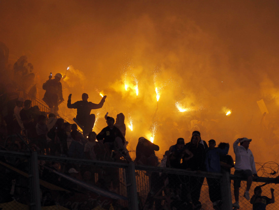 图文阿甲河床10博卡青年球迷的热情高涨