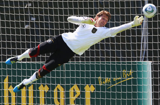 图文-德国队训练备战欧洲杯预选赛 阿德勒获机会_国际足球-德国_新浪