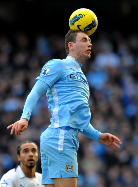 图文英超曼城32热刺哲科跳起头球