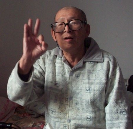 棋王何连生突发脑淤血床头一副棋成他的支撑