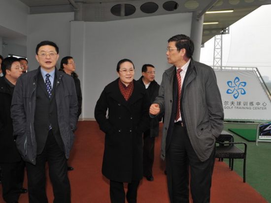 上海市副市长赵雯到上海高尔夫球训练中心调研