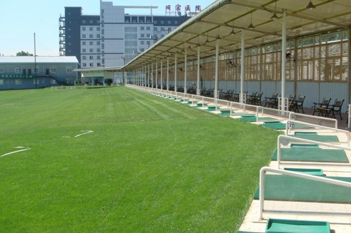北京香草天空高尔夫练习场1980元可以练球一年