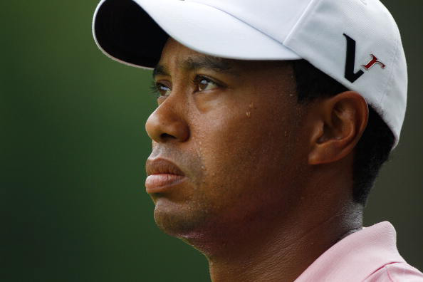 图文纪念高球赛第三轮赛况额头上渗出了汗水