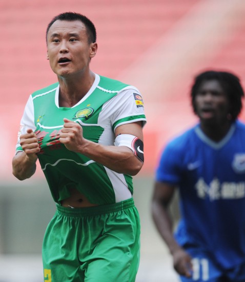 图文中超长沙金德10北京国安徐云龙向裁判示意