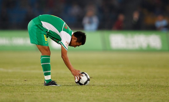 图文-[中超]北京vs上海徐亮主罚任意球