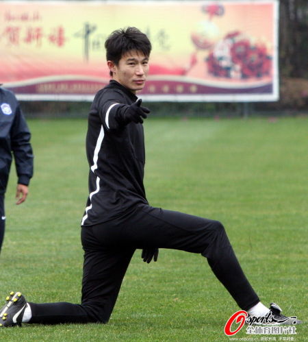 图文-天津泰达队海埂训练备战 曹阳星范儿十足