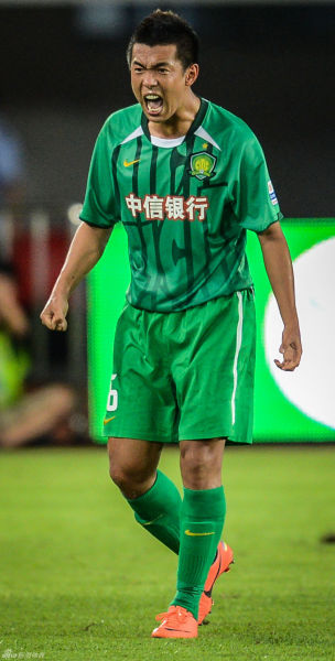 图文-徐亮国安期间表现回顾 徐亮怒吼庆祝