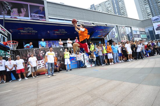 nba篮球大篷车完美收官 成都选手全国扣篮大赛封王