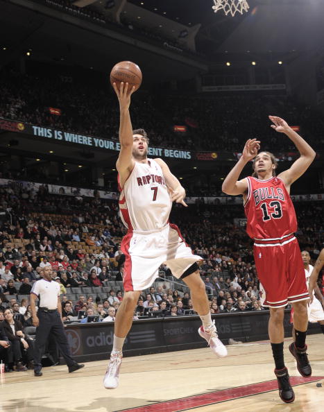 图文-[常规赛]公牛vs猛龙 巴尼亚尼转身上篮_篮球-nba_nike新浪竞技