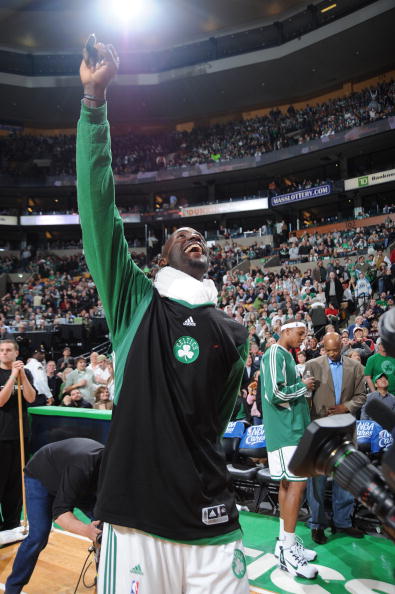 图文nba凯尔特人124100小牛他这是在祈祷吗