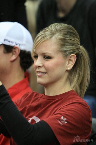 图文nba常规赛马刺vs火箭休斯顿美女球迷