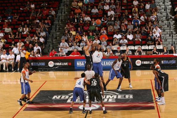 图文-赌城夏季联赛第10日赛况 双方跳球比赛开始_篮球-nba_nike新浪