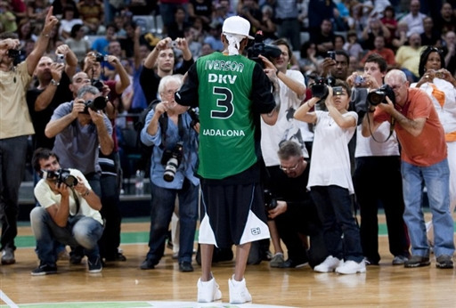 图文-艾弗森欧洲游造访西班牙 永远都是焦点