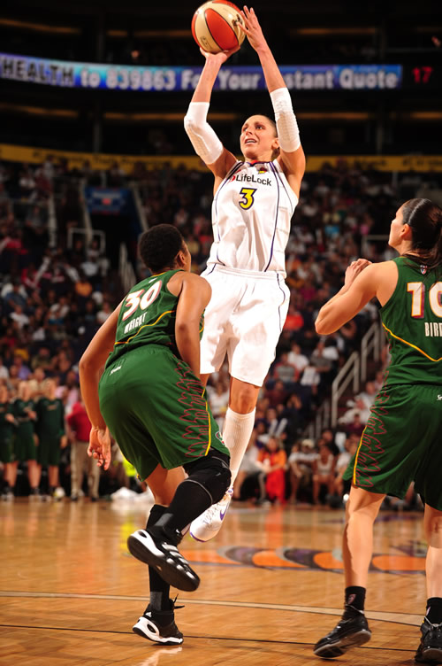 图文wnba精彩季后赛巾帼不让须眉急停跳投