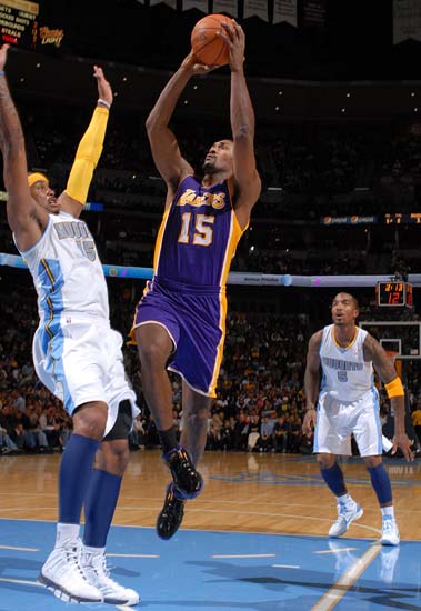 图文常规赛湖人112118掘金阿泰正面跳投