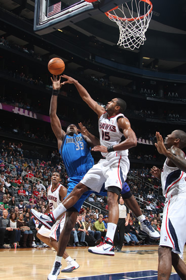 图文-[常规赛]小牛98-93老鹰 霍福德飞身大帽_篮球-nba_新浪竞技风暴