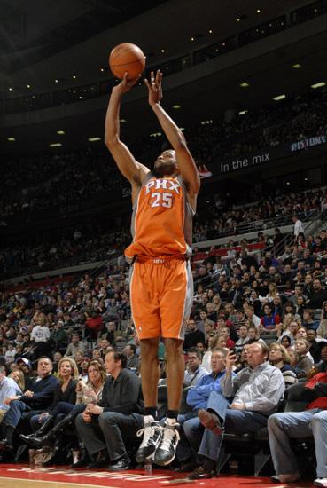 图文常规赛太阳7475活塞卡特底线跳投