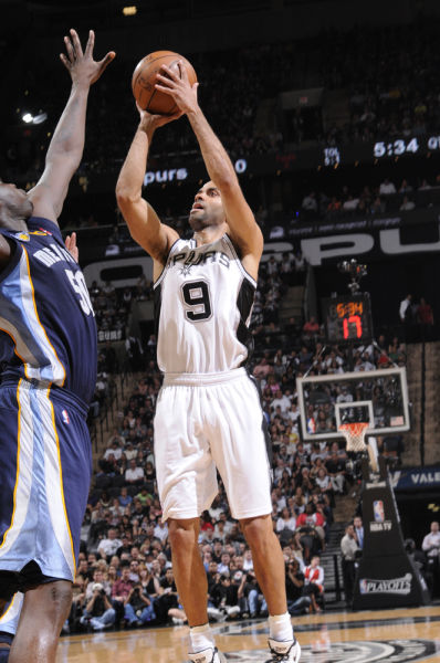 图文-[季后赛]灰熊vs马刺ii 帕克突破急停跳投_篮球-nba_新浪竞技风暴