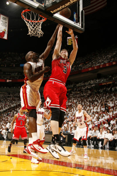 图文-[季后赛]公牛vs热火iii 乔尔大帽阿西克_篮球-nba_新浪竞技风暴