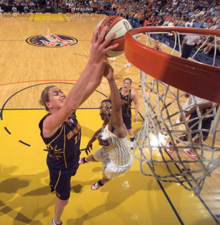 图文-wnba历史最高球员戴迪克去世 几乎能扣篮