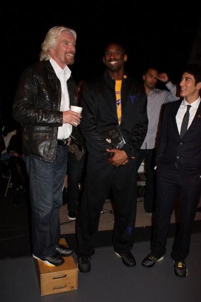 图文-"科比体系"王力宏到场 凳子揭示秘密所在