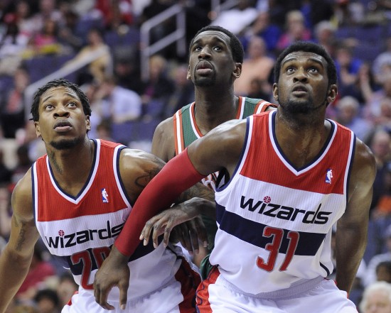 图文常规赛雄鹿11298奇才双方队员争球