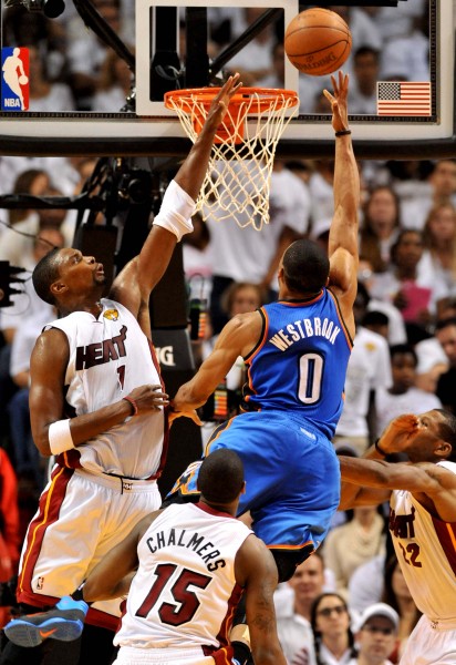 图文-[总决赛iv]雷霆98-104热火 波什积极防守_篮球-nba_新浪竞技风暴