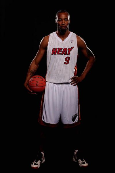 图文热火媒体日五虎上将齐亮相刘易斯的定妆照